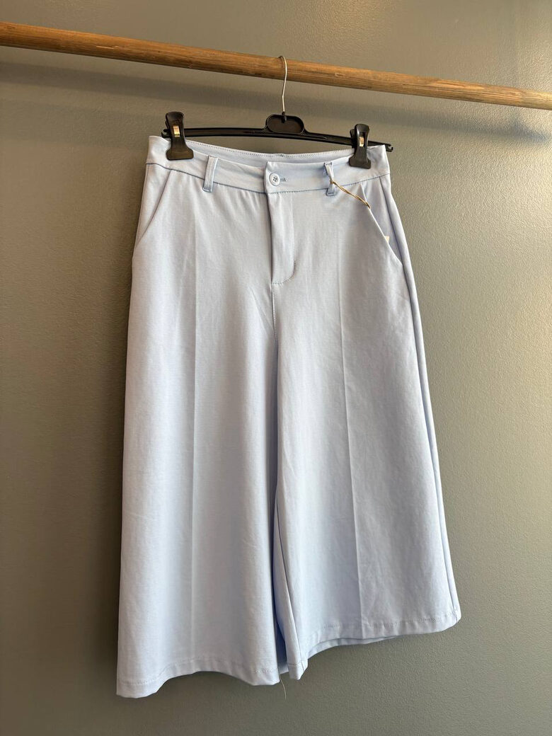 Pusgarās bikses - garie šorti, gaiši zili